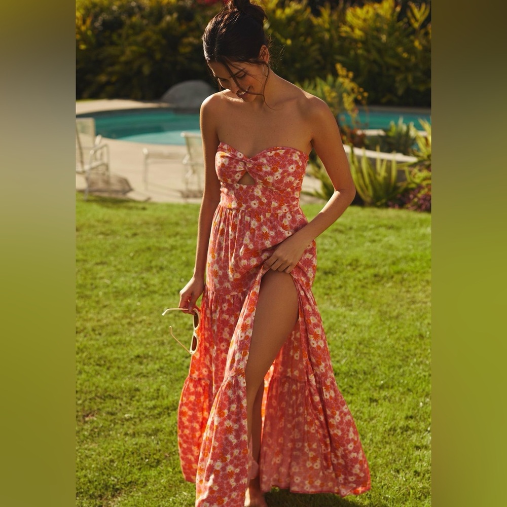 L*SPACE
Alessandra Dress In When In Bloom - Picture 11 of 16